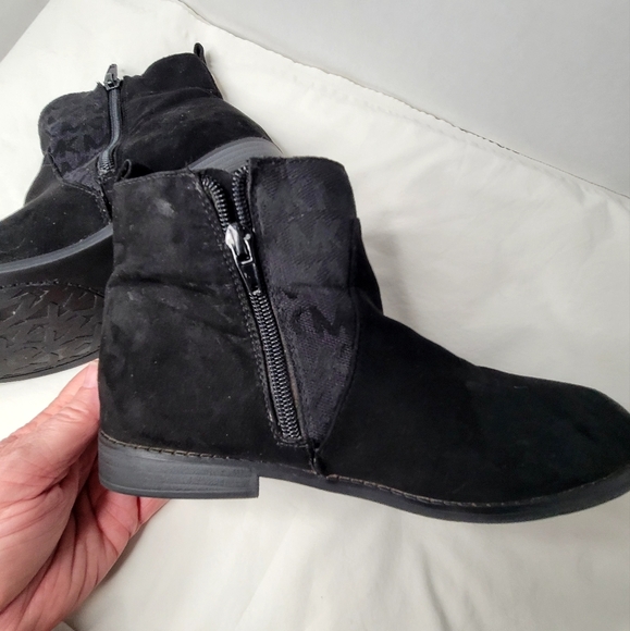 Michael Kors Flat Black Suede Short/Ankle Boot sz 4 - Picture 5 of 12